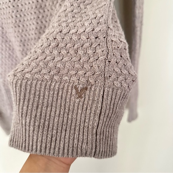 American Eagle Oatmeal Sweater - Picture 4 of 7